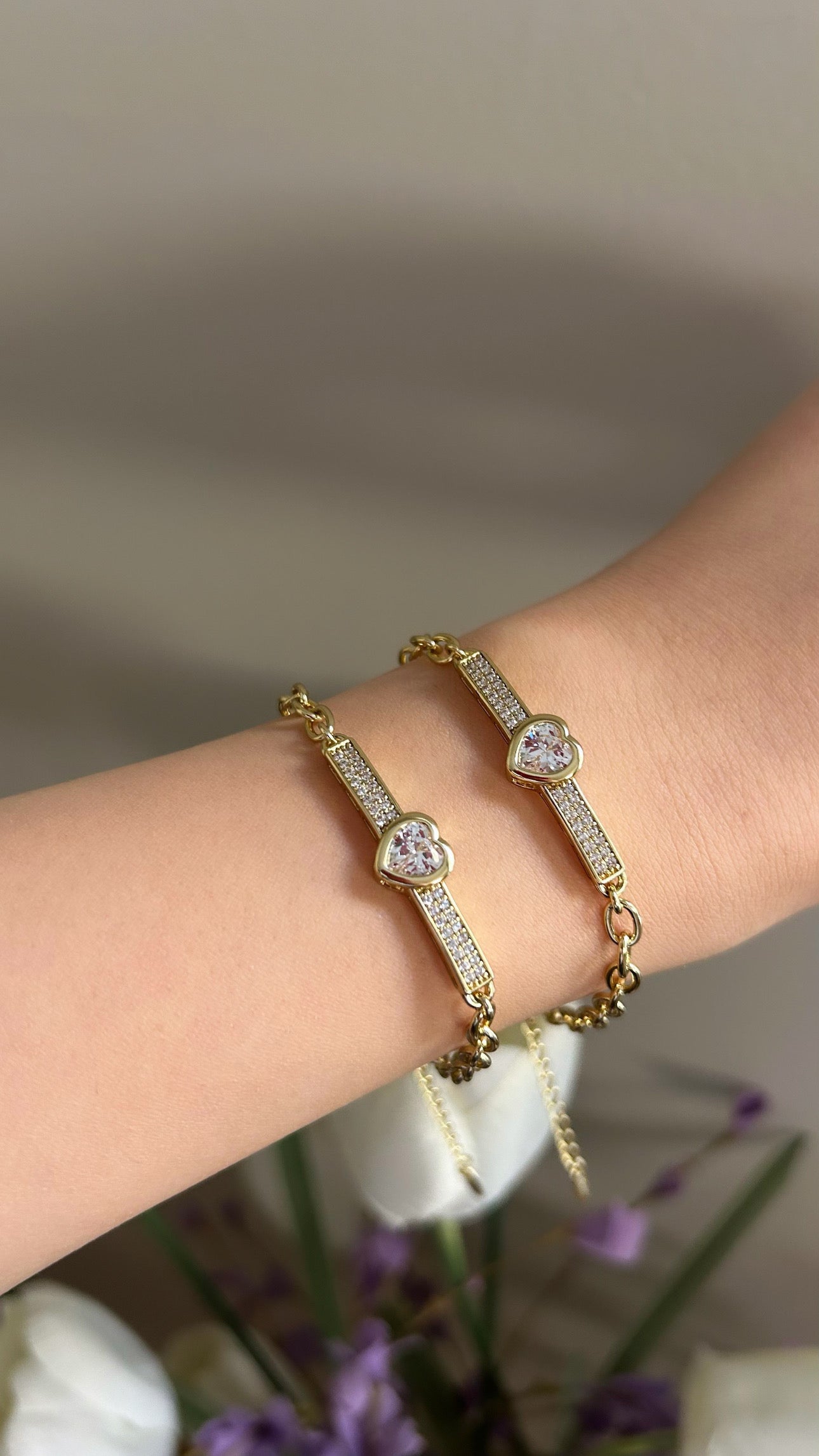 Çelik Kalp Desenli Taşlı Bileklik